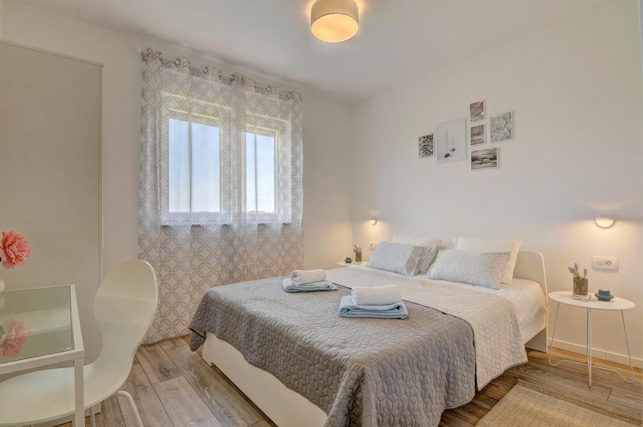 Apartment Log In Штиньян Экстерьер фото